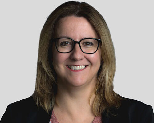 Portraitbild zeigt Sandra Grüschow
